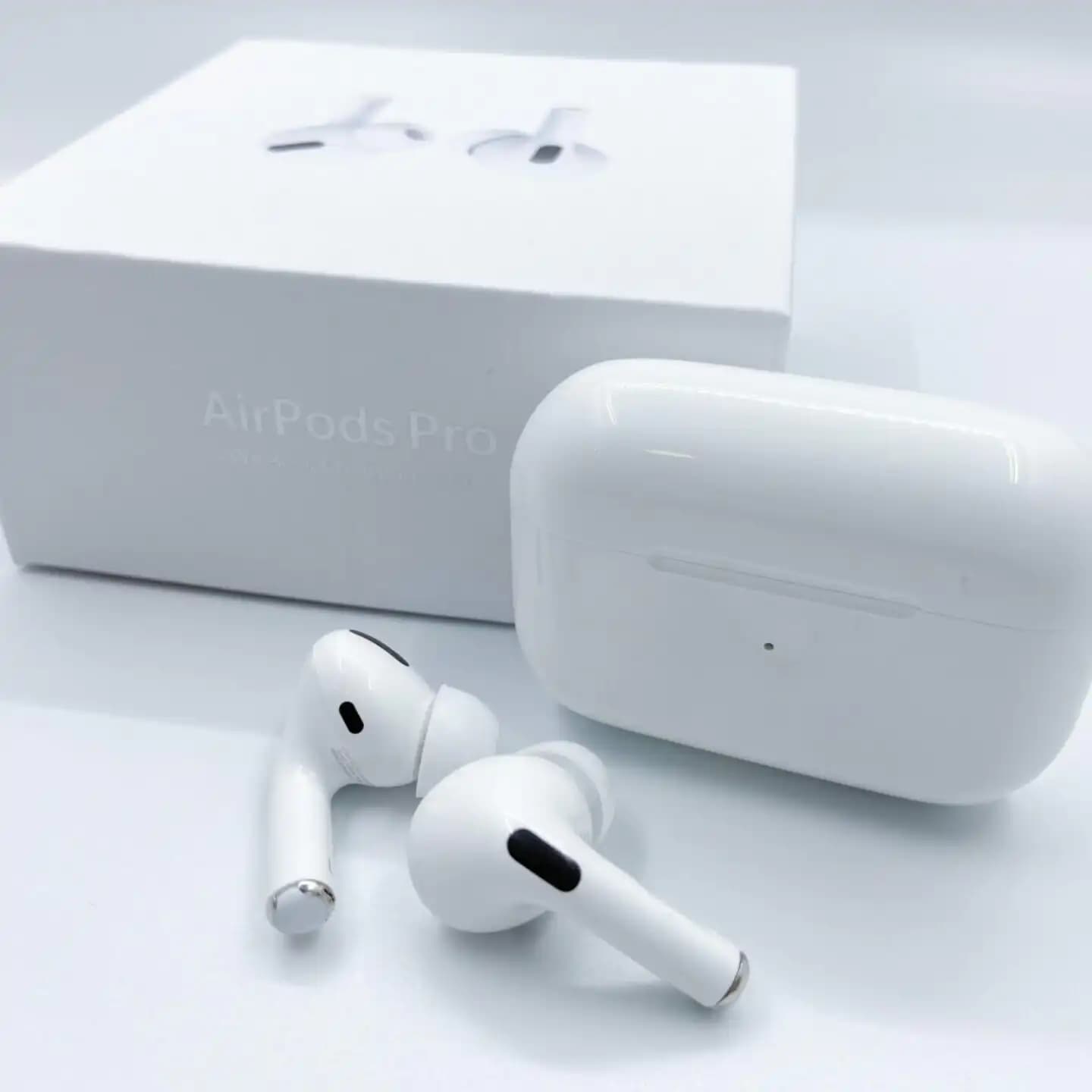 Apple AirPods Pro Active Noise Cancellation ট্রু ওয়্যারলেস ব্লুটুথ ইয়ারবাডস - Immersive Sound Experience - ছবি 2